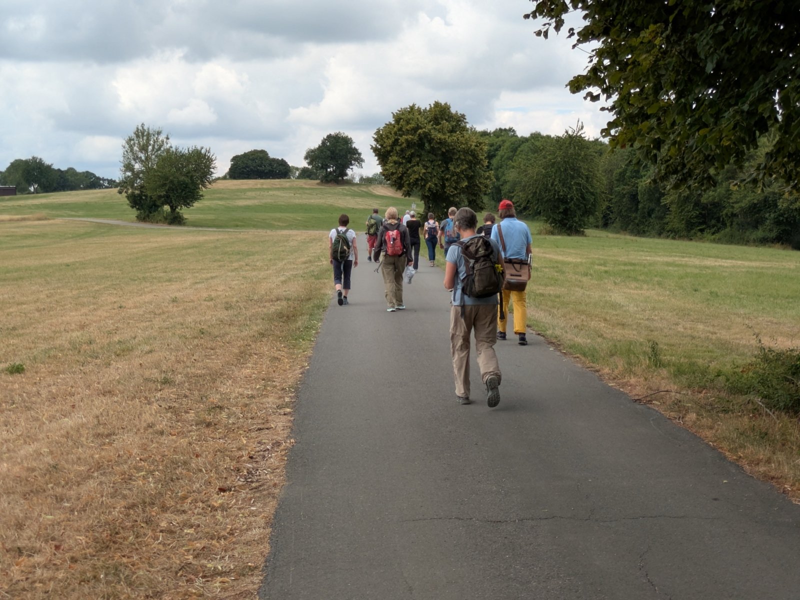 zu Fuß unterwegs (c) W. Oslender