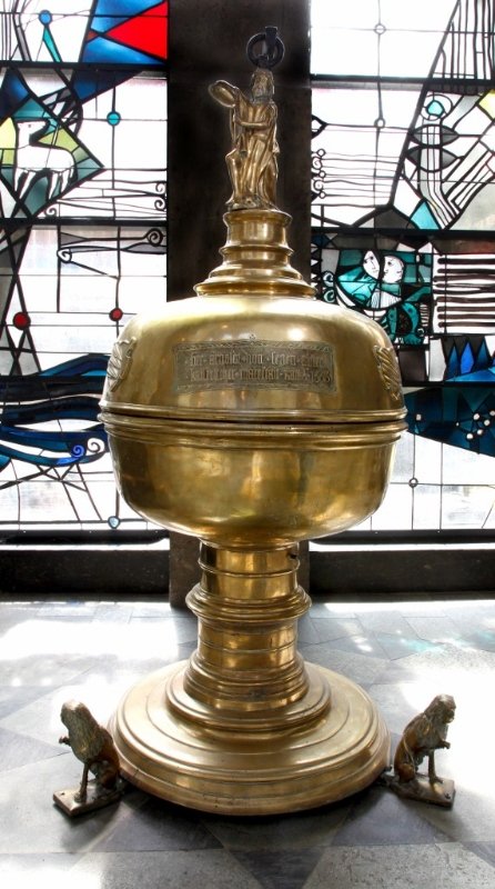taufbecken baptist (571x1024) (c) SilviaBins