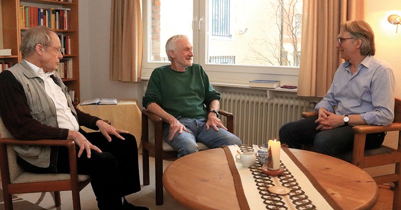 Mit den in St. Severin aktiven Ruhestandsgeistlichen Volker Weyres (l.) und Johannes Krautkrämer (r.) sprach  Alfred Gehrmann am 13. Februar 2019 (c) SilviaBins